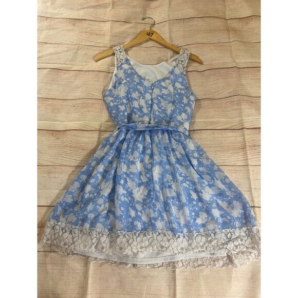 Disney Alice Through The Looking Glass Blue Lace Floral Dress - Medium - Picture 12 of 16